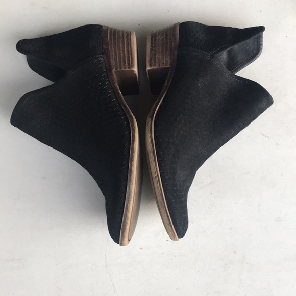 LUCKY BRAND | Black Perforated Leather Ankle Boots Booties Size 8.5 - Picture 3 of 6